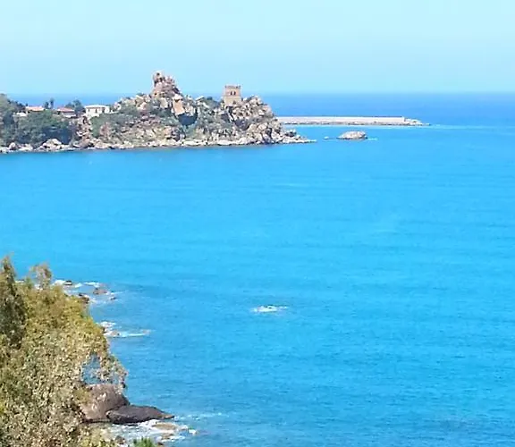 Andrea's * Чефалу